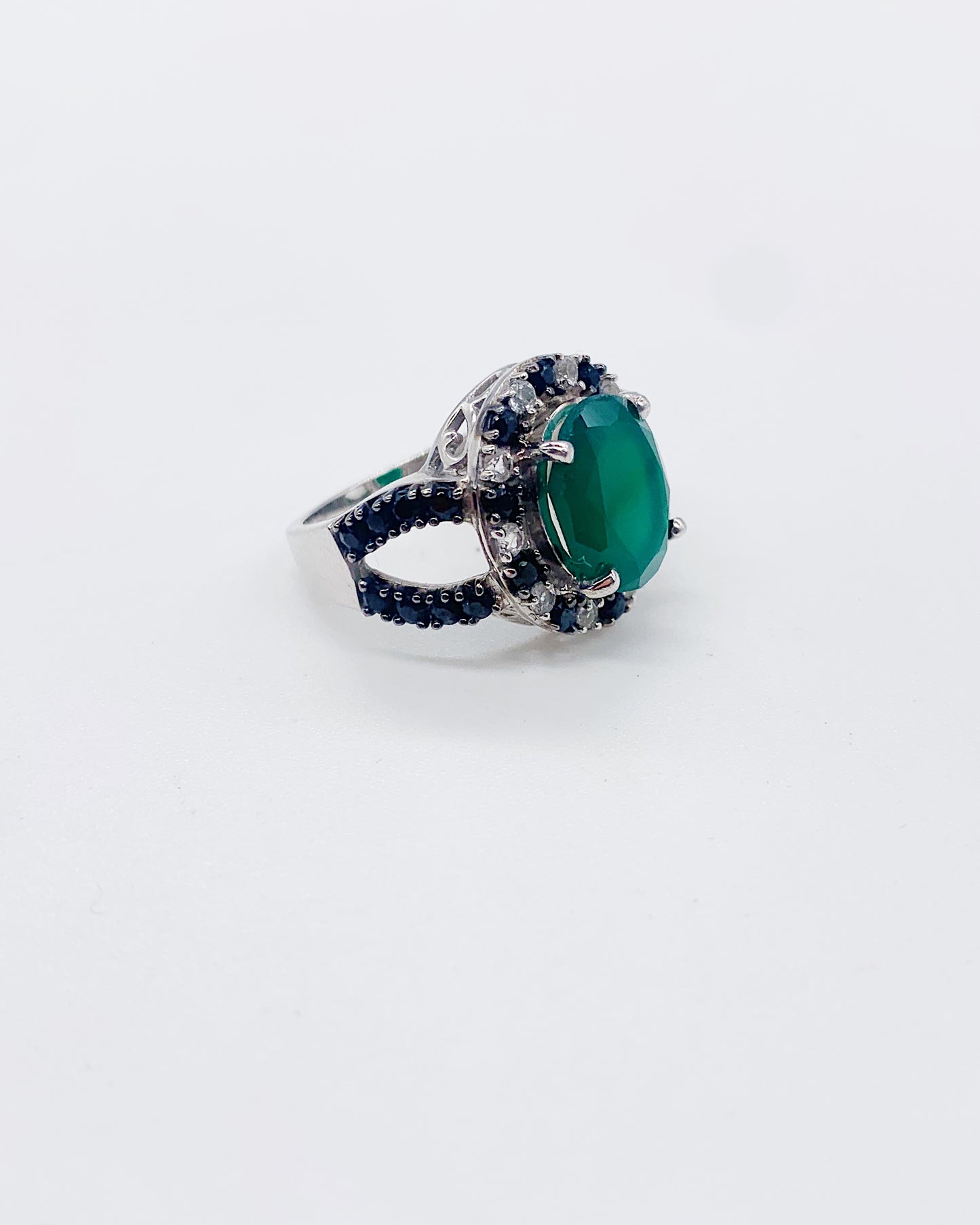 GREEN ONYX & SPINEL RING