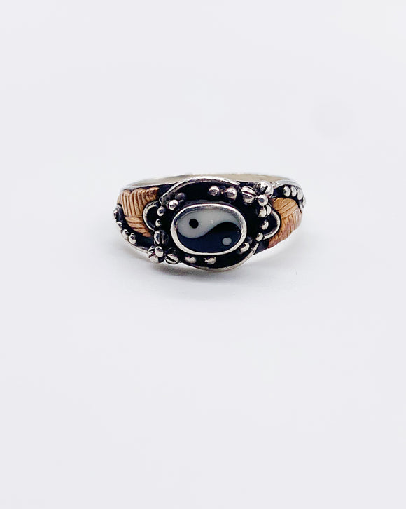 YIN & YANG RING ⋄ Size 8