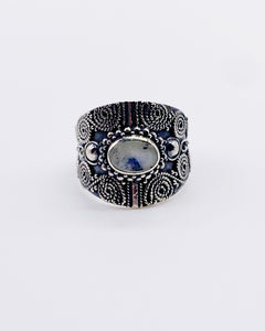 MOONSTONE SWIRL RING ⋄ Size 6