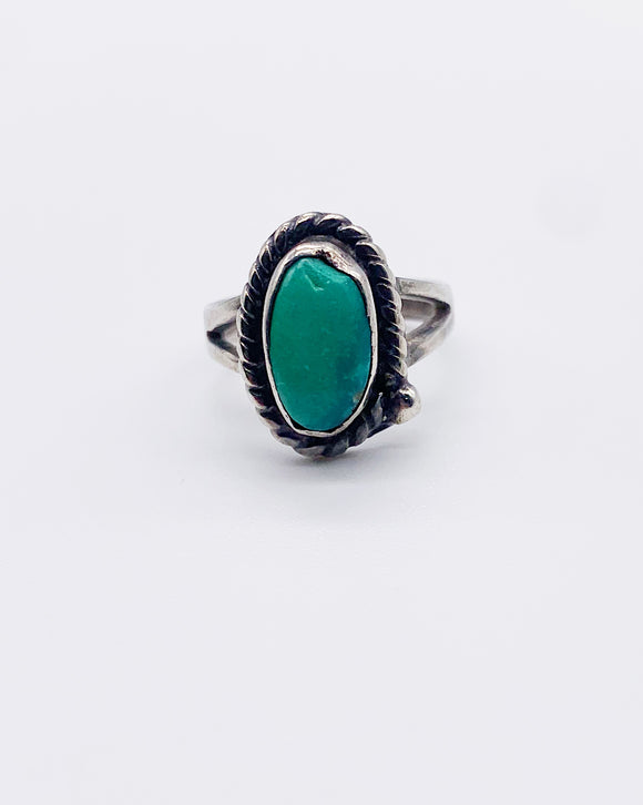 OVAL TURQUOISE RING ⋄ Size 6.5