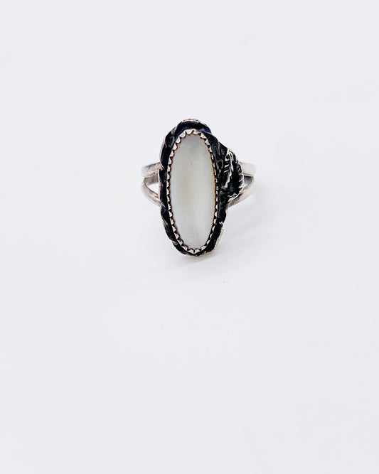 OVAL PEARL RING