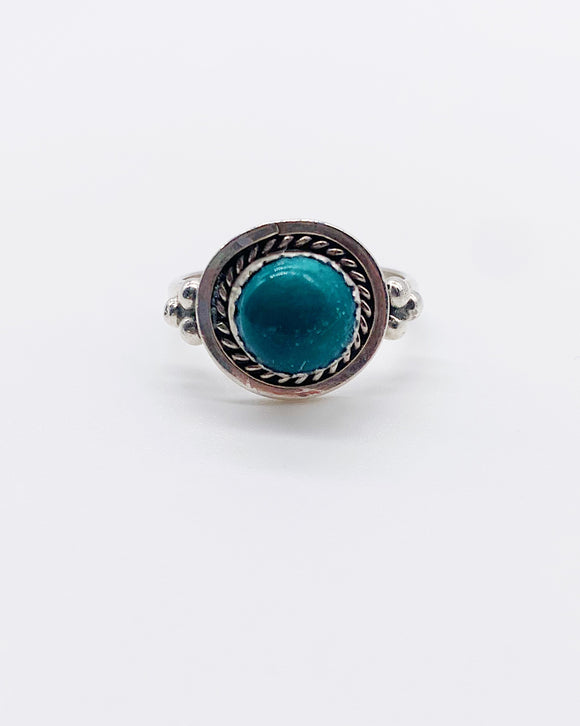 ROUND GREEN AGATE RING ⋄ Size 7.25