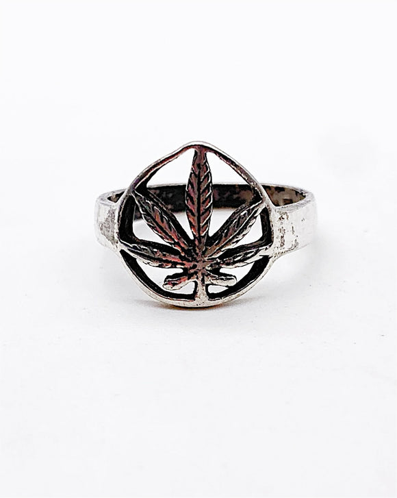 LEAF WINDOW RING ⋄ Size 7