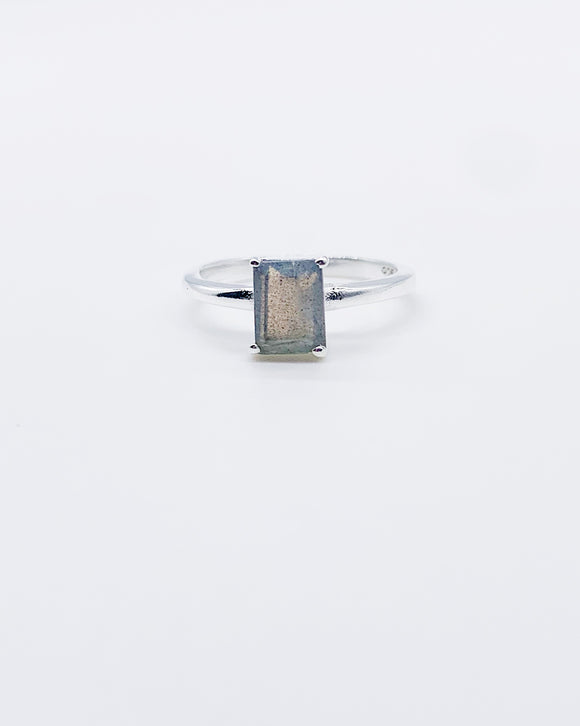 LABRADORITE SOLITAIRE RING ⋄ Size 6