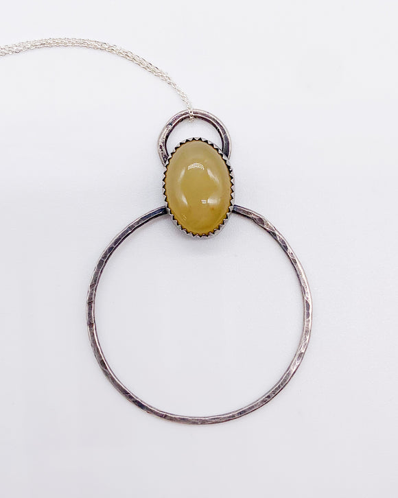 NAVAJO YELLOW AGATE HOOP NECKLACE