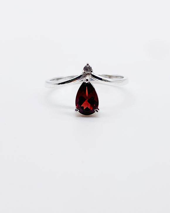 GARNET V RING ⋄ Size 9