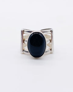 ONYX TRIPLE SHANK BAND ⋄ Size 6