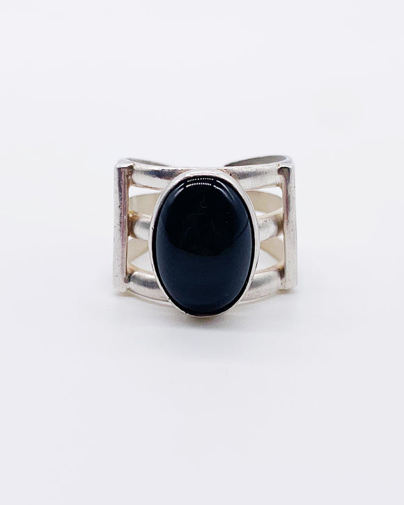 ONYX TRIPLE SHANK BAND ⋄ Size 6