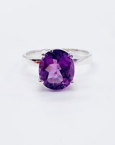 OVAL AMETHYST RING ⋄ Size 9