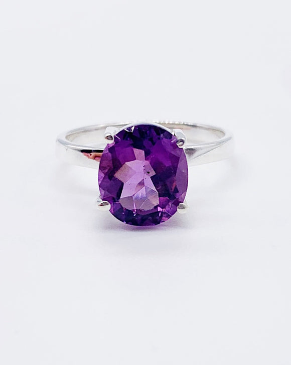 OVAL AMETHYST RING ⋄ Size 9