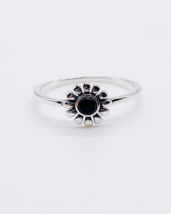 ONYX FLOWER RING ⋄ Size 7