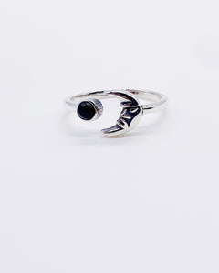 ONYX LUNA RING ⋄ Size 5.25