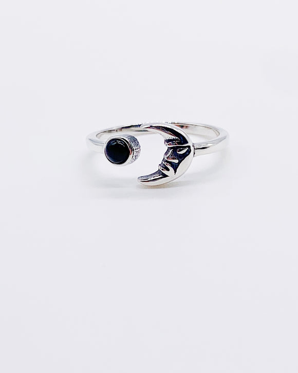 ONYX LUNA RING ⋄ Size 5.25