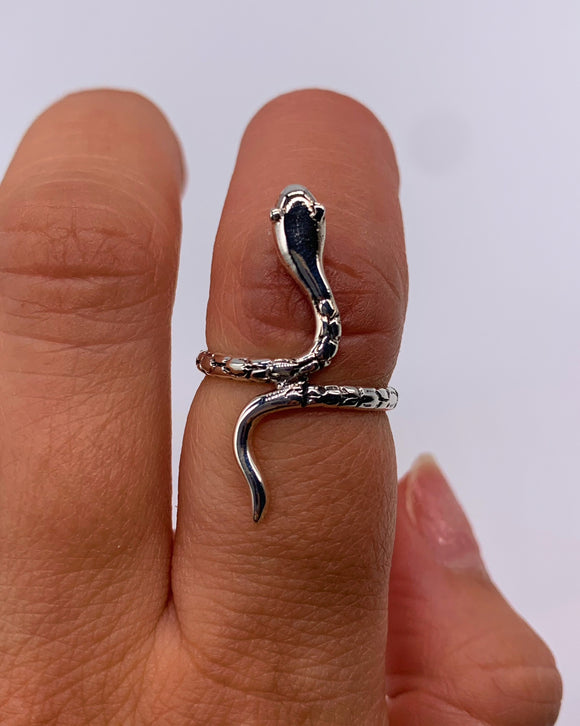 SNAKE RING ⋄ Size 4.25