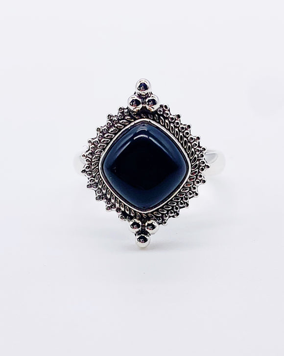 ONYX DIAMOND RING ⋄ Size 8