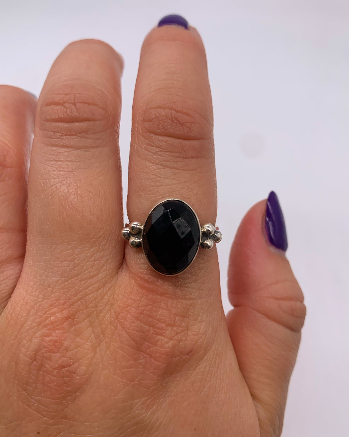 OVAL ONYX RING