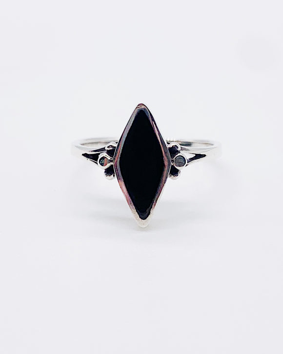 ONYX DIAMOND RING ⋄ Size 5