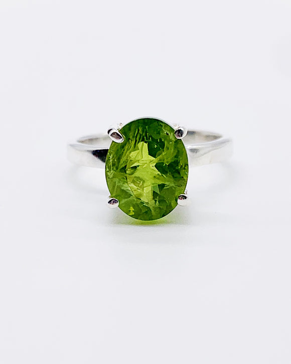 PERIDOT SOLITAIRE RING ⋄ Size 6