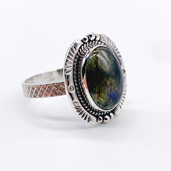 OVAL LABRADORITE RING ⋄ Size 10.75