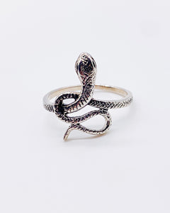 SNAKE RING ⋄ Size 7.75