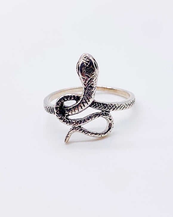 SNAKE RING ⋄ Size 7.75