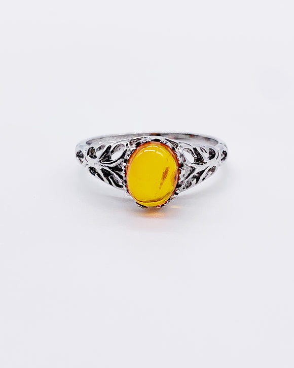 HONEY AMBER LOOP RING ⋄ Size 8