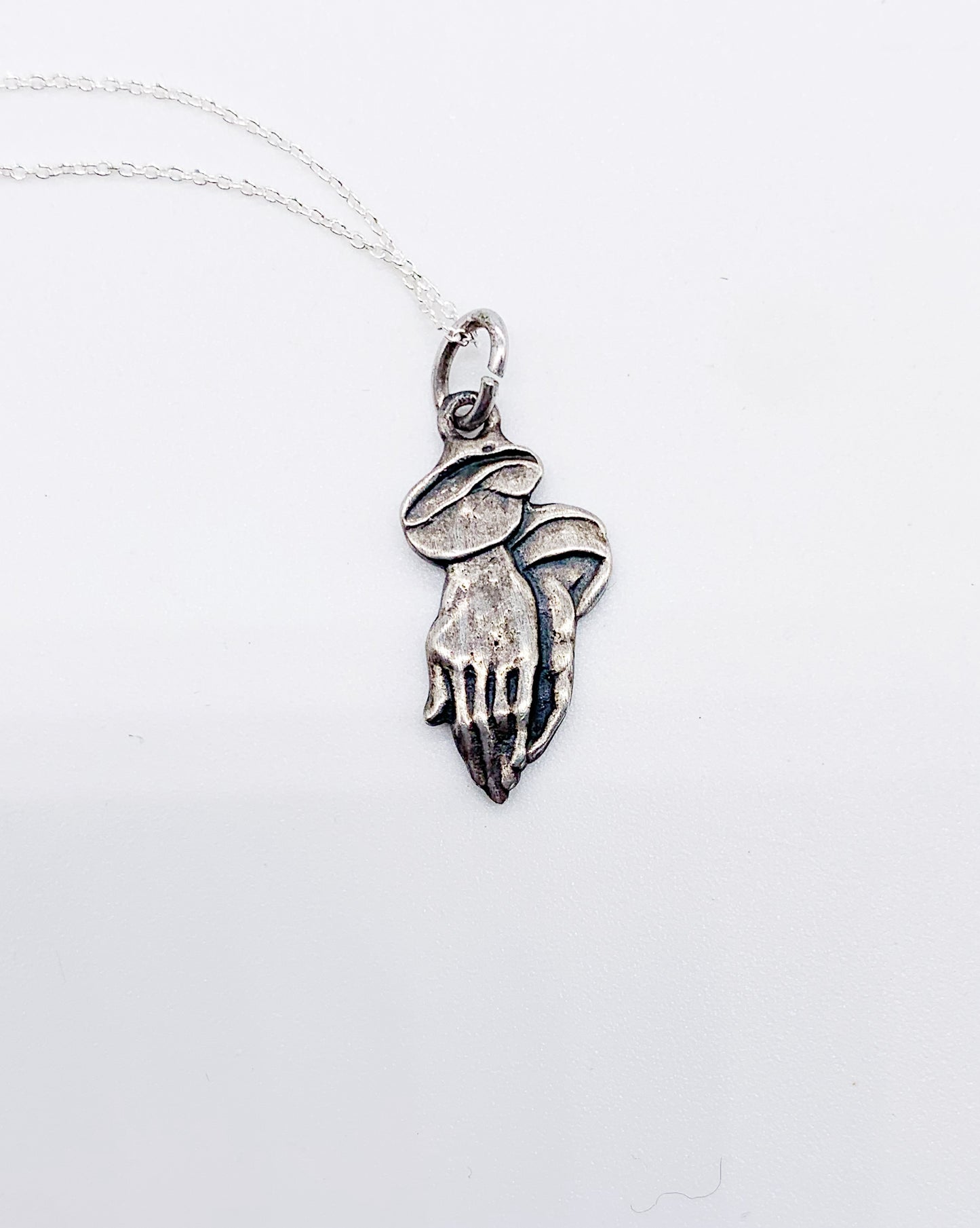 PRAYING HANDS NECKLACE