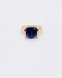 SAPPHIRE GOLD RING