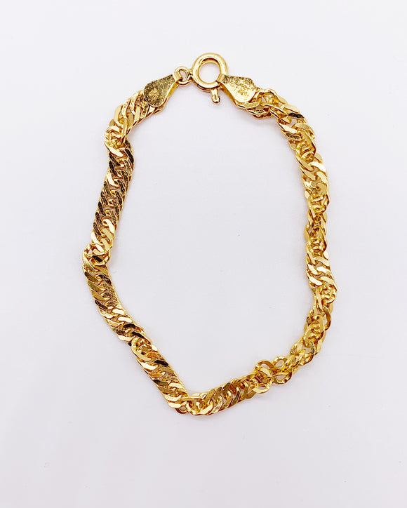 GOLD CURB LINK BRACELET